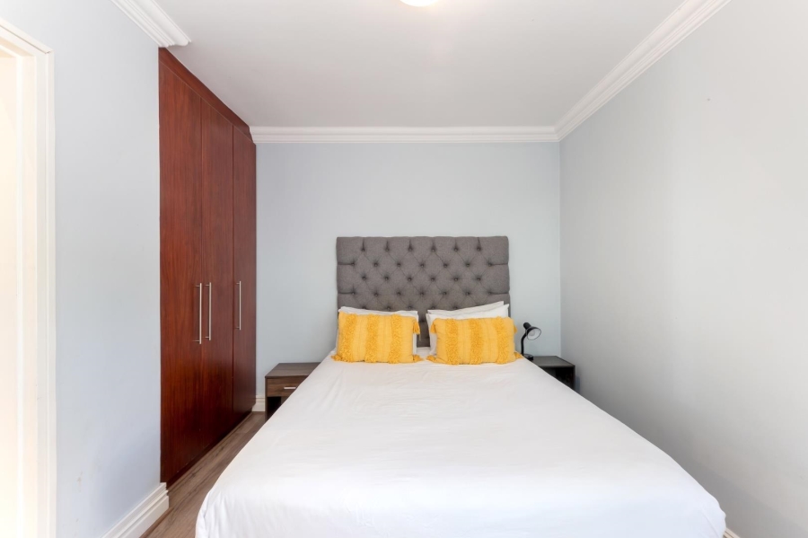 To Let 4 Bedroom Property for Rent in Tamboerskloof Western Cape